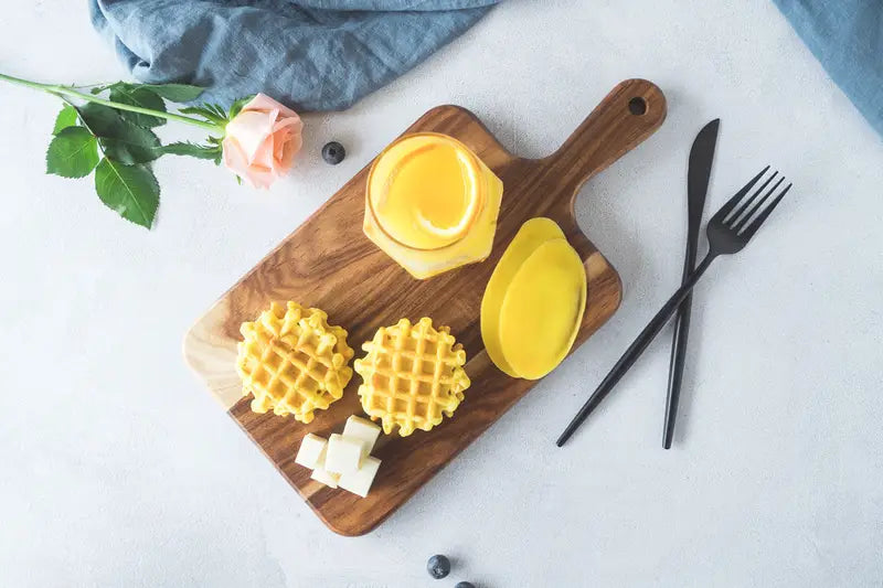 Acacia Cutting Board with Handle for Cheese, 35 cm — Alcova NH-632